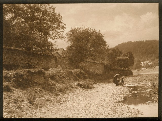 Leonard Misonne - Lavandières (Women Who Launder Their Clothes in the River) Leonard Misonne - Lavandières (Women Who Launder Their Clothes in the River)