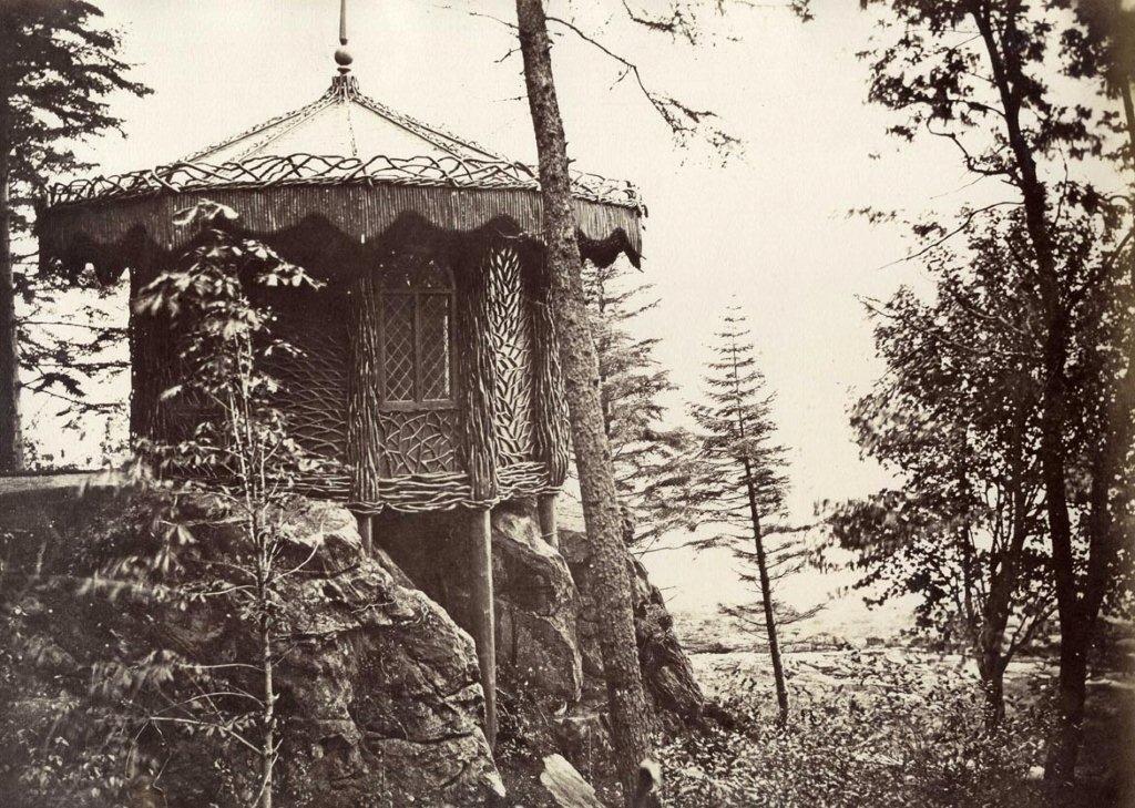 Marquis de Rostaing - Pavillon dans le Parc