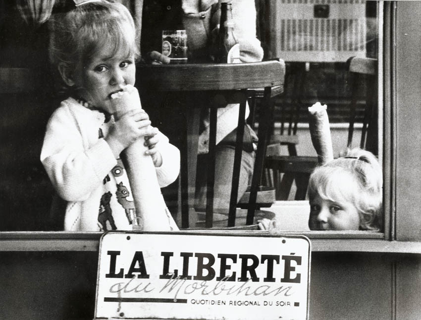 Gérard Dussandier - Children with Baguettes