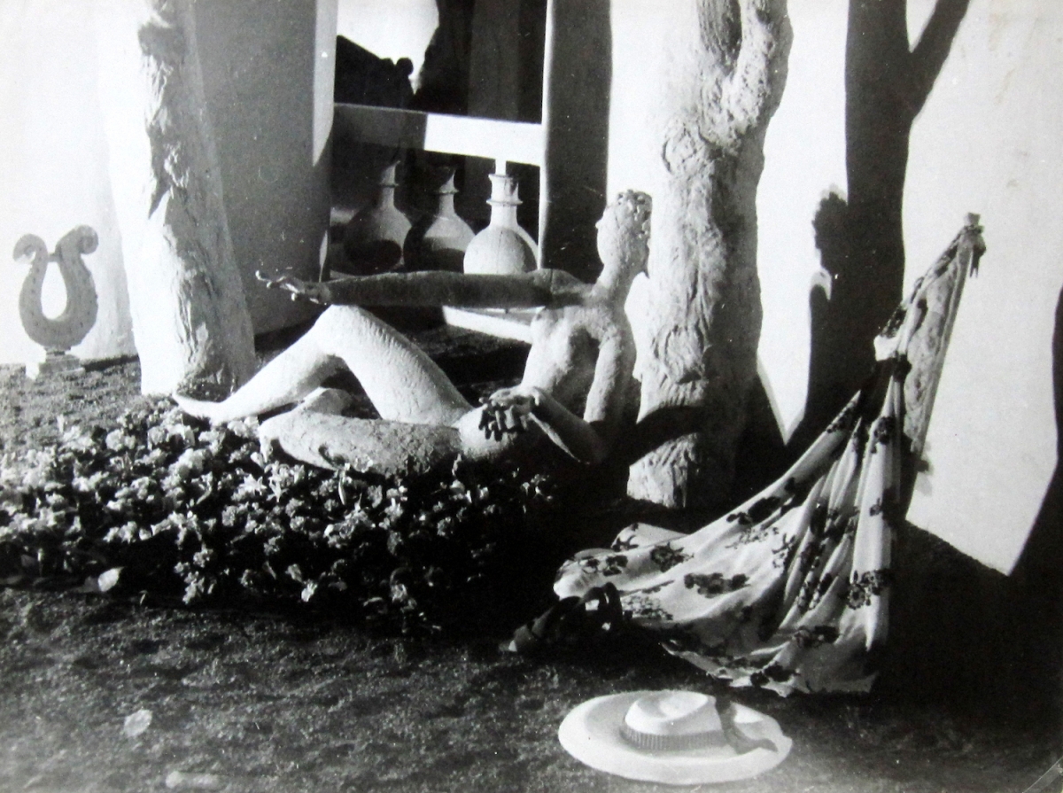 Wols (Wolfgang Schulze)g - Paris, Pavillon de l'elegance (Mannequin de Siegel pour Elsa Schiaparelli)