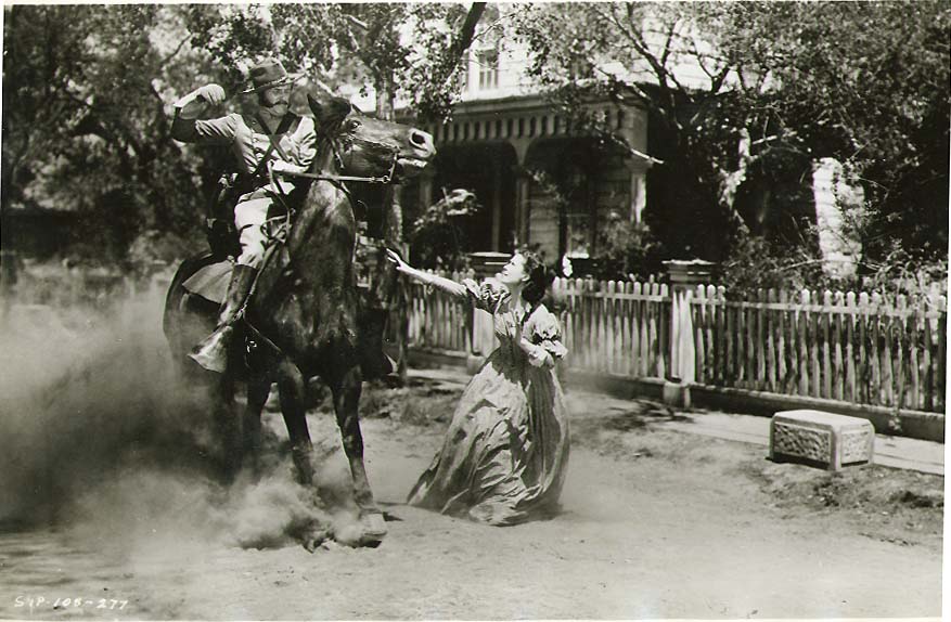 Clarence Sinclair Bull or Fred Parrish - Vivien Leigh in Gone with the Wind Clarence Sinclair Bull or Fred Parrish - Vivien Leigh in Gone with the Wind