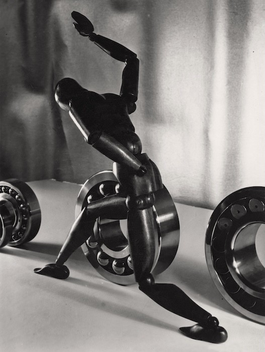 Sasha Stone. S.K.F. ball bearings, 1924-1929. Vintage gelatin silver print. Coll. Amsab-IHS fo028512.